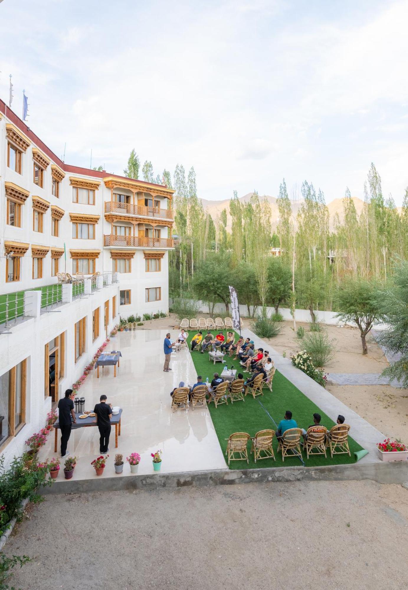 Hotel Deskitsal Leh Exterior foto